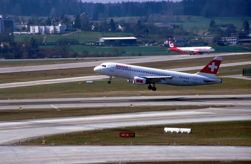 Your new employer may pay for flights to house hunt or return to see family - if you ask. (Photo: Free-pictures-photos.com)
